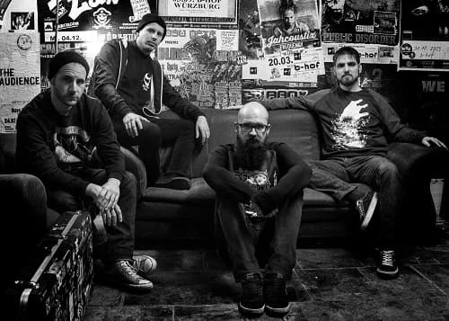 Watch Them Fade: Neuer Song online
