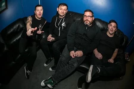 Teenage Bottlerocket: Dad-Punk galore!