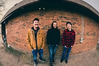 The Penske File: Single da, Album (fast) auch