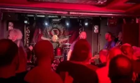29.10.2023 - Snuff / LIFEWENTPEAR - Düsseldorf, Pitcher
