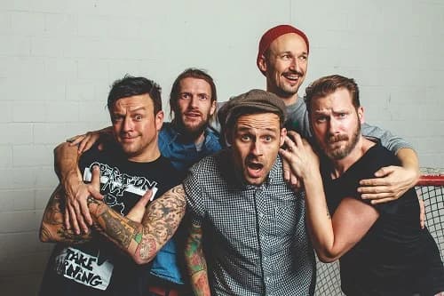 Donots: Jubiläum? Best Of? Scheißegal!